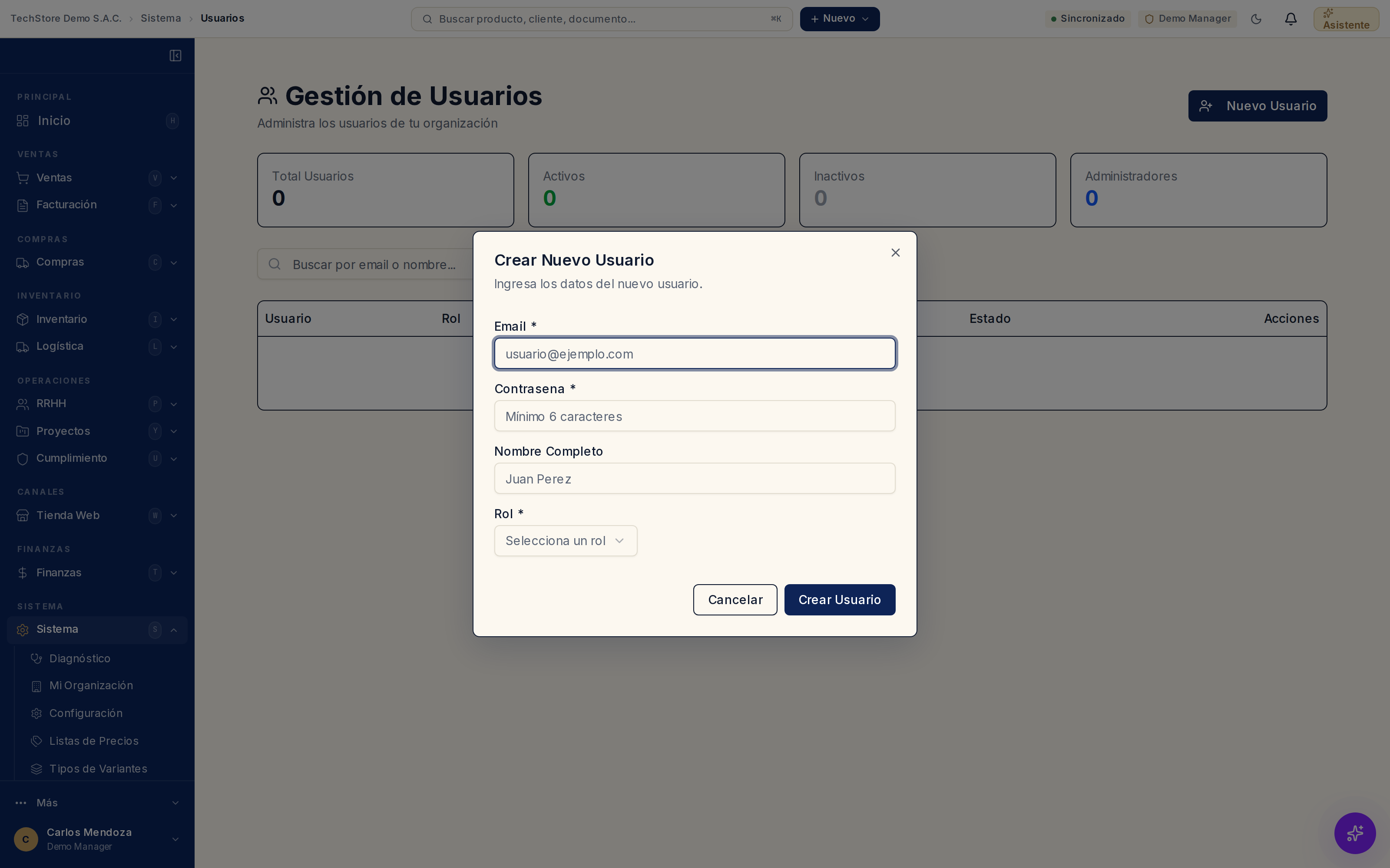 Formulario Crear Nuevo Usuario: campos Email, Contraseña, Nombre Completo y un selector de Rol.